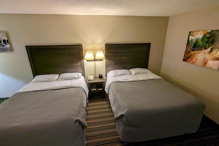 Deluxe 2 Queen Beds (3 of 14)