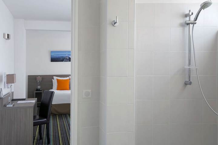 Room 6 of 43