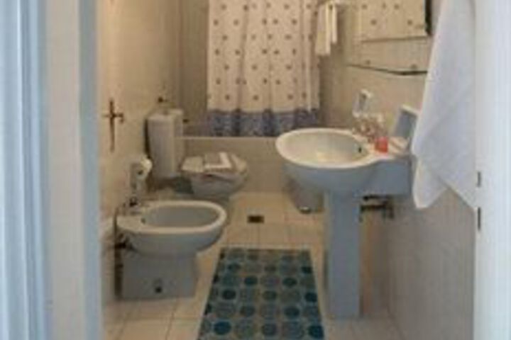 Room 3 of 20