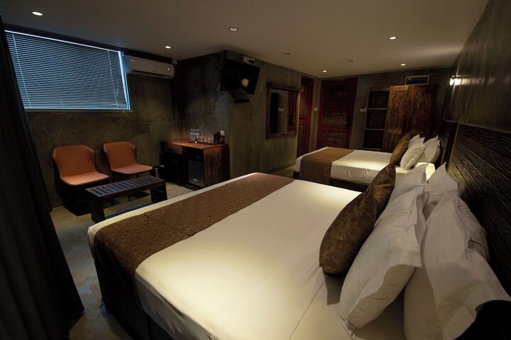 Room 7 of 37