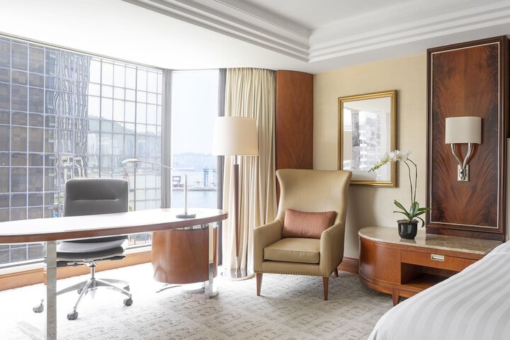 Room 27 of 103