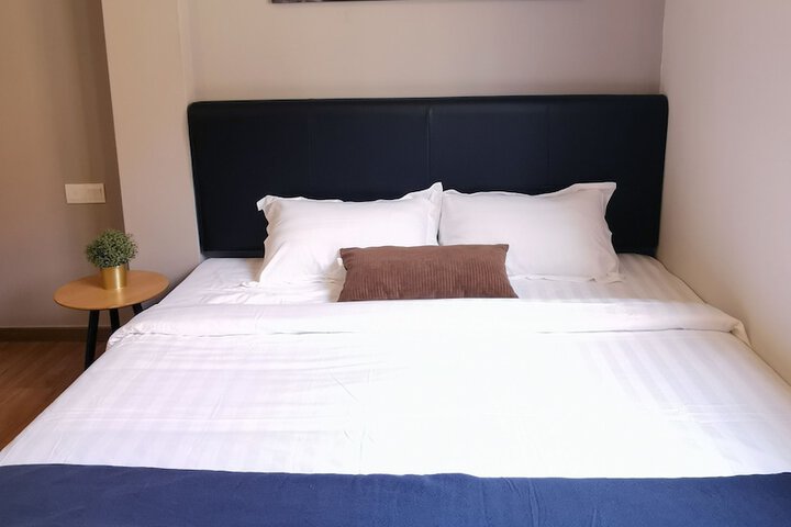 Room 4 of 43