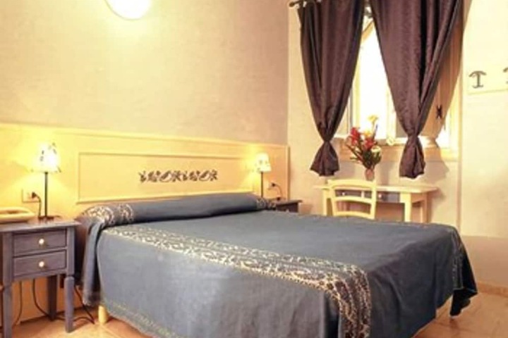 Room 11 of 25
