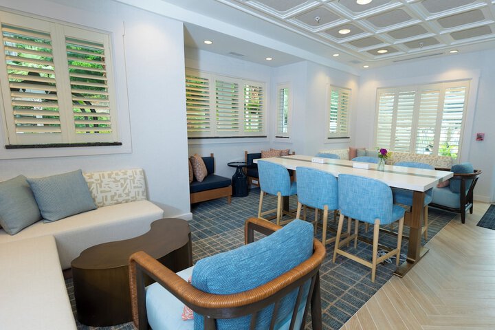 Lobby lounge