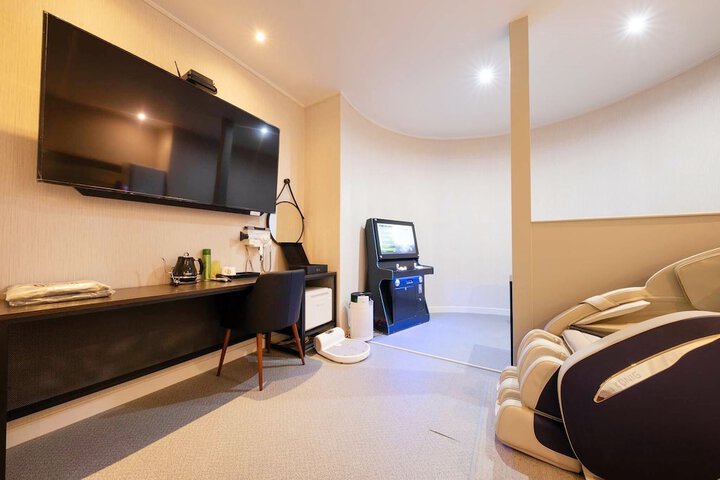 Room 22 of 28