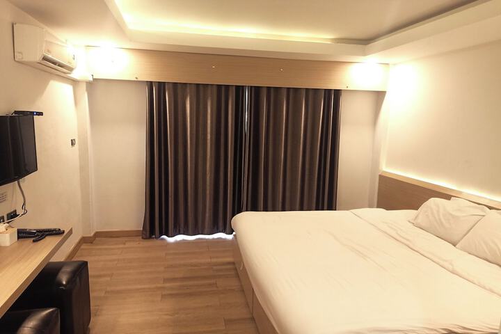 Room 9 of 39