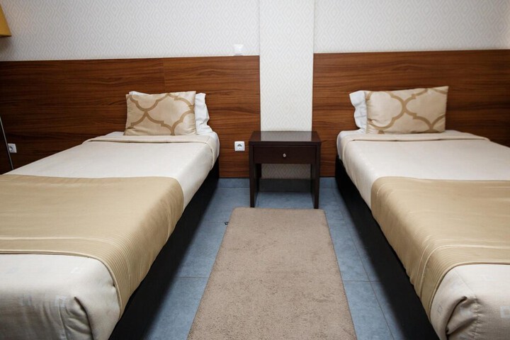 Room 16 of 34