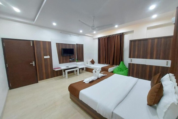 Room 8 of 28