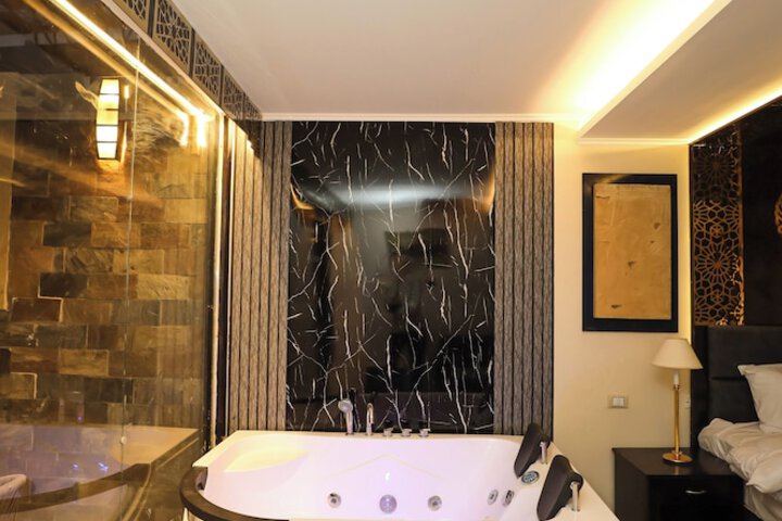 Room 25 of 177