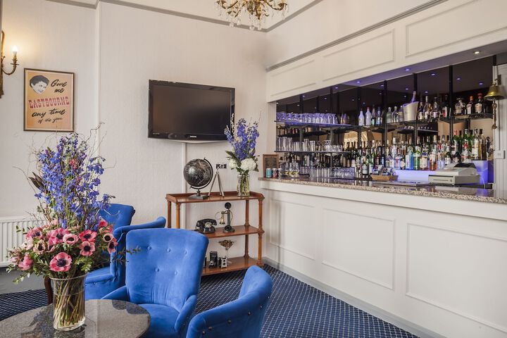 Lounge 53 of 71