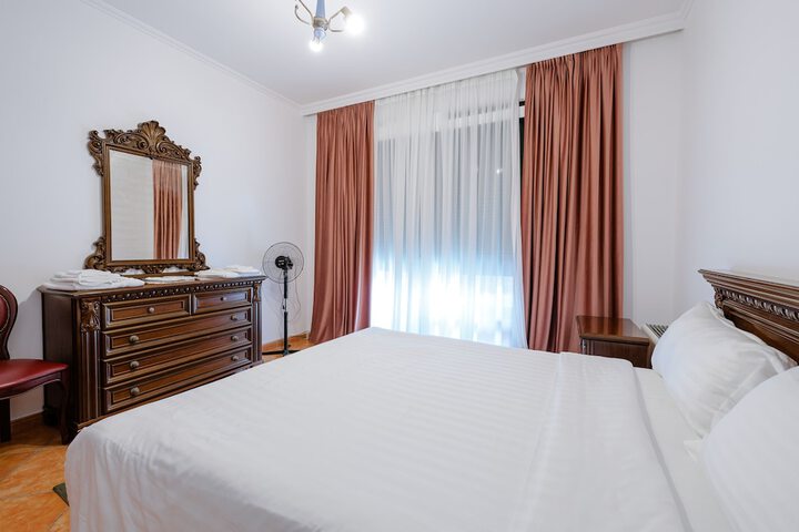 Room 3 of 49