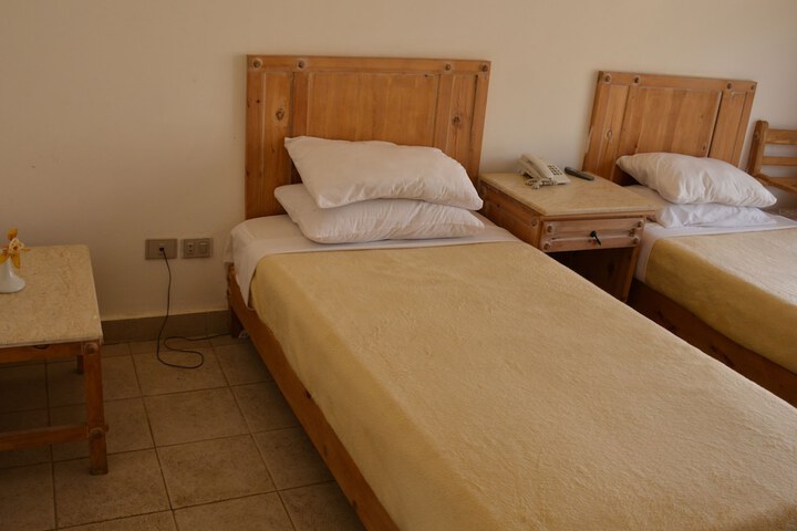 Room 9 of 33