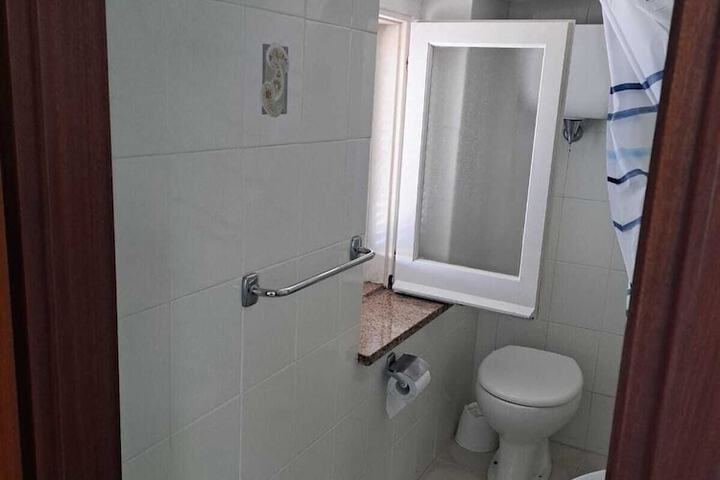 Room 16 of 30
