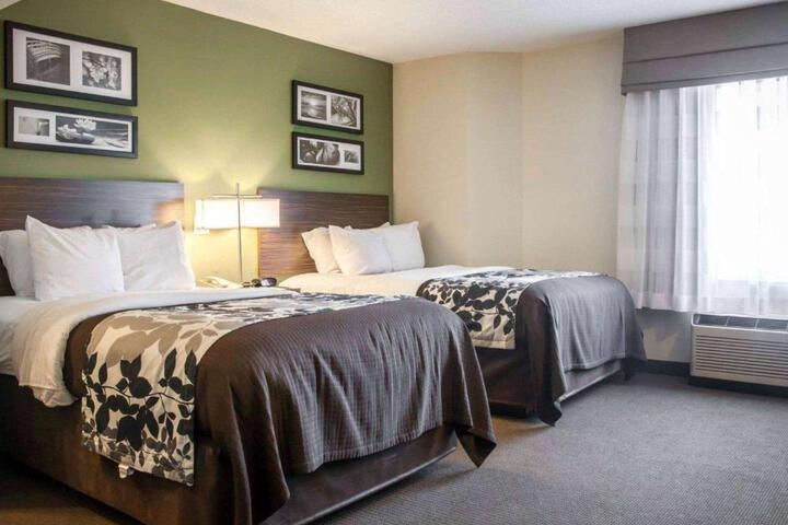 Double Accessible Queen Size Bed (8 of 8)