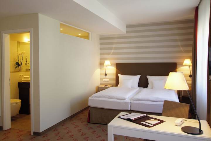Room 5 of 17