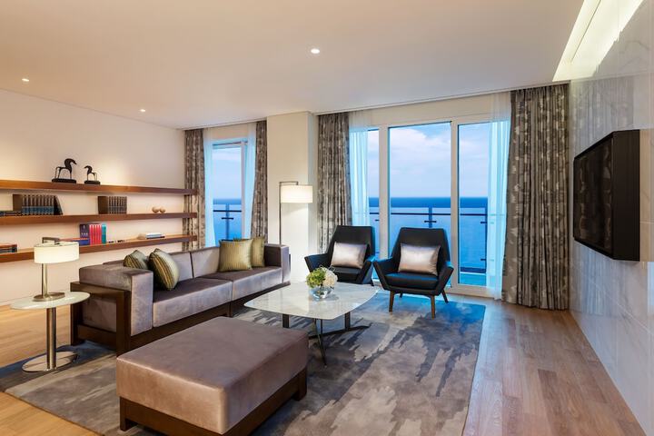 Room 44 of 181