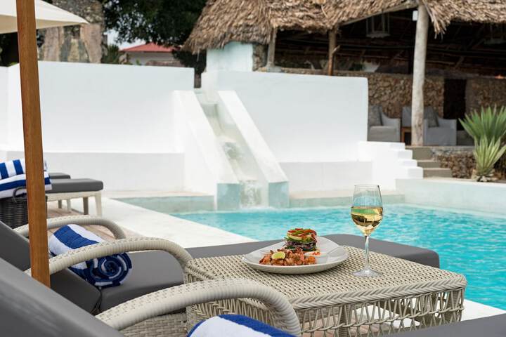 Hotel Pool