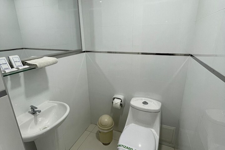 Room 10 of 13