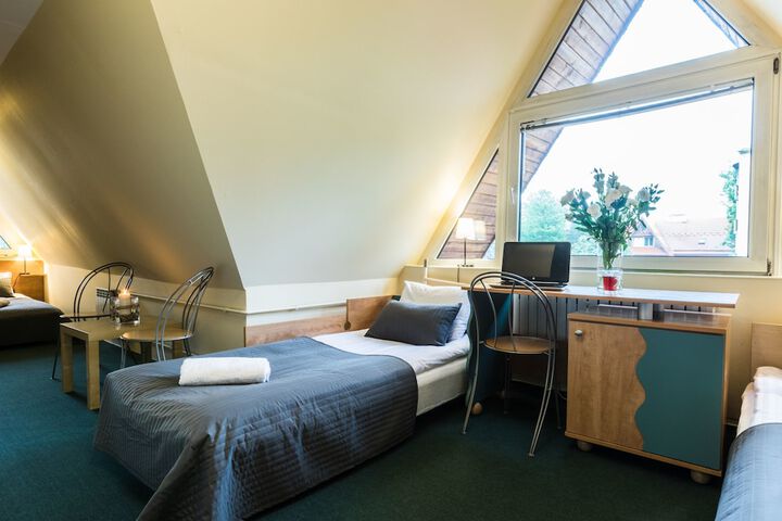 Room 10 of 180