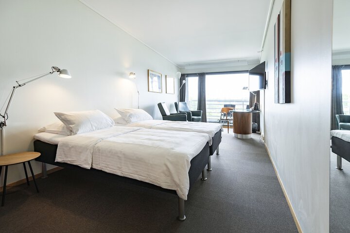 Room 14 of 80