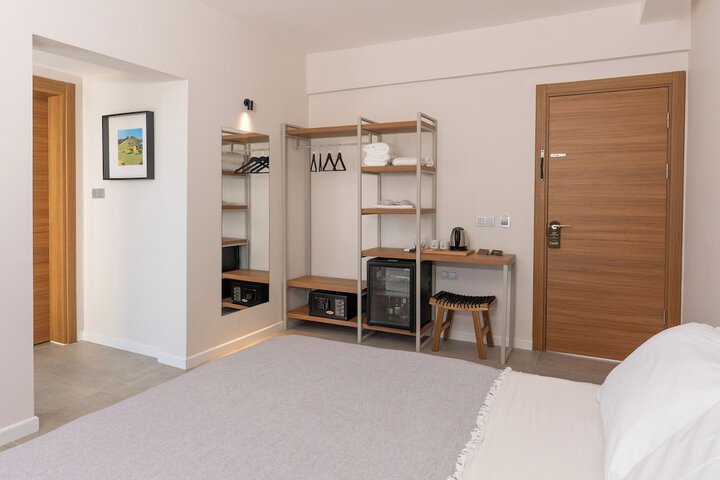 Room 12 of 32