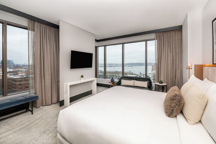 Room 43 of 170