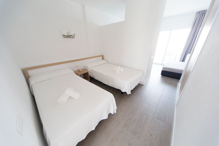 Room 5 of 65