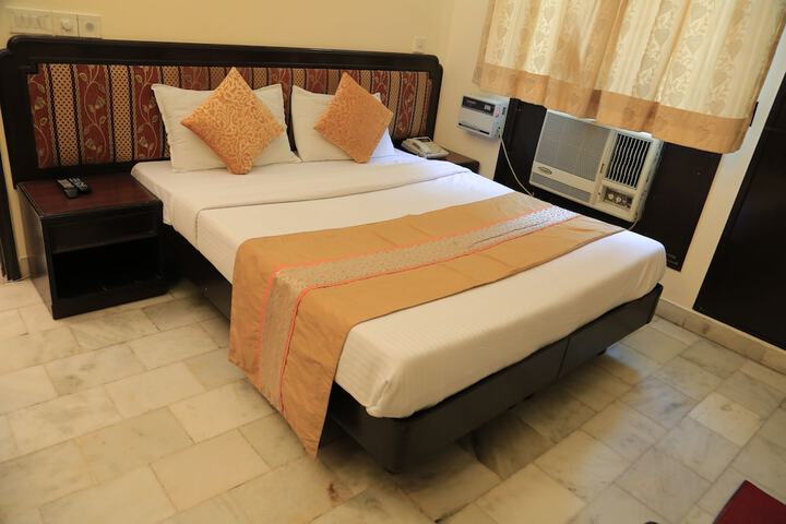 Room 32 of 68