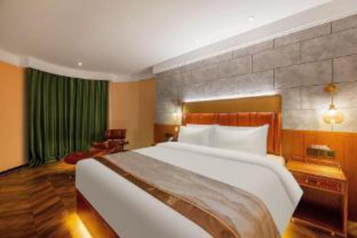 Room 9 of 9