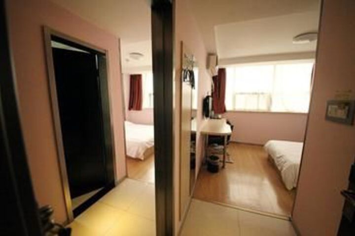Room 11 of 29