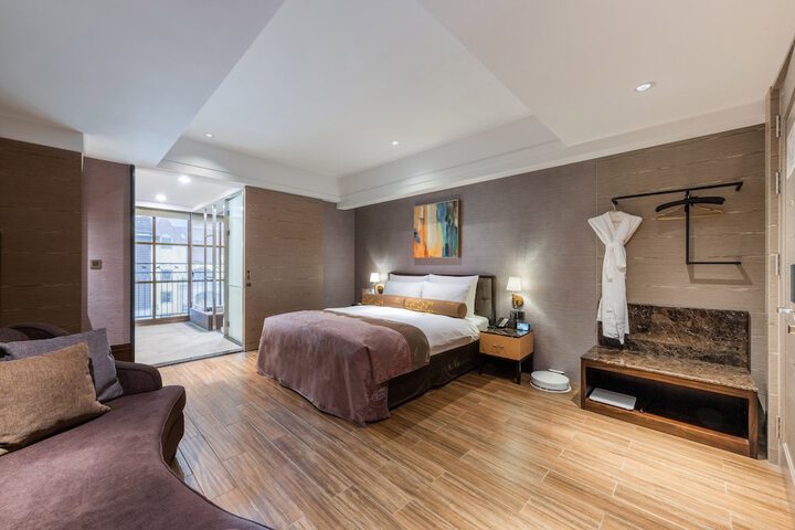 Room 74 of 208