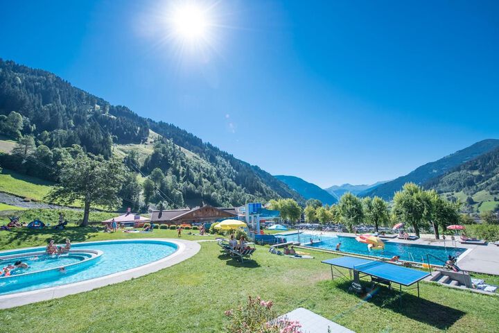 Hotel Pool