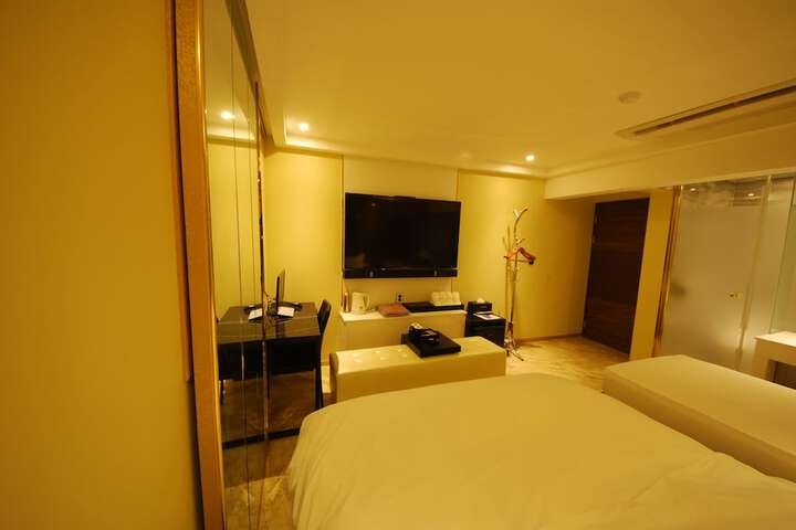 Room 13 of 44