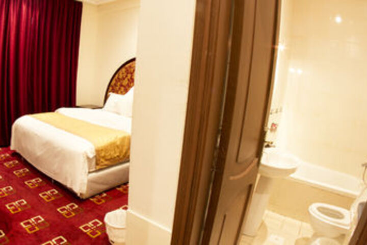 Room 6 of 14