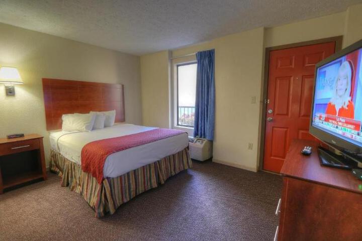 1 King Bed Deluxe (5 of 8)