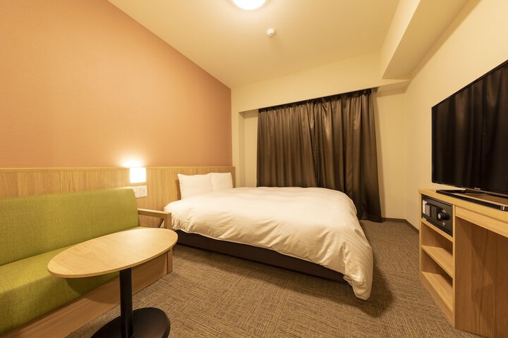 Room 7 of 32