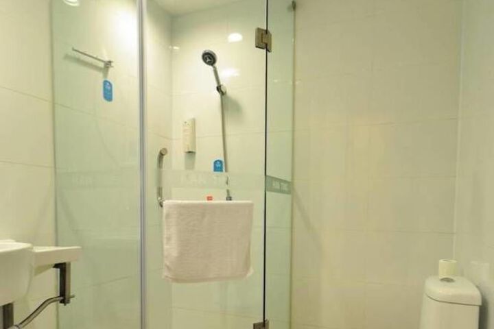 Room 12 of 21