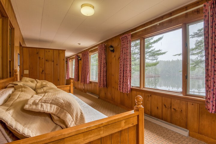 Slope Queen Bed with View (93 of 100)