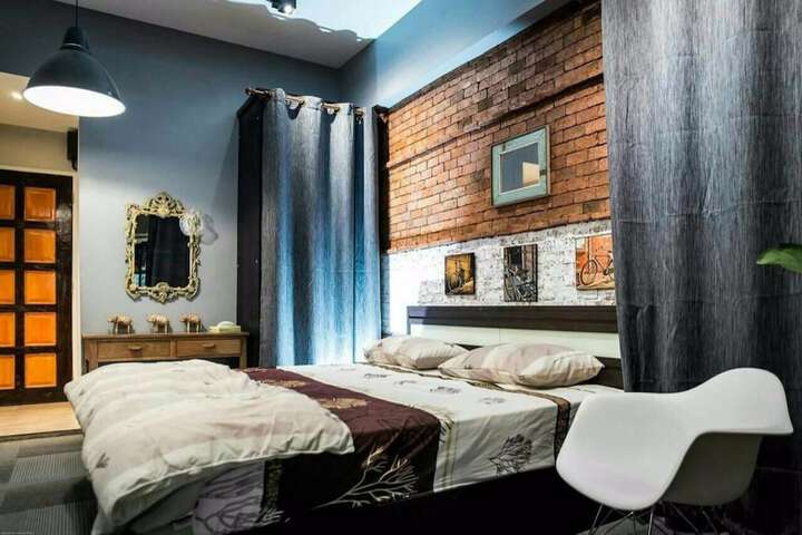 Room 10 of 37