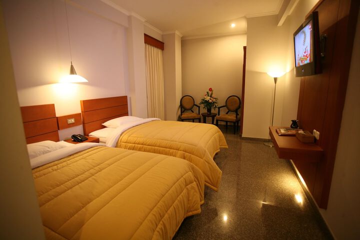 Room 4 of 37