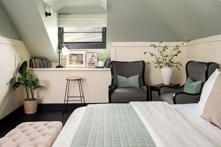 Room 44 of 103