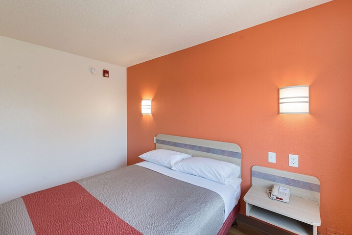 2 Double Beds (9 of 11)