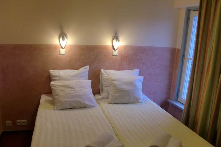 Room 4 of 29