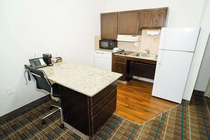 1 Queen Bed Suite (13 of 36)