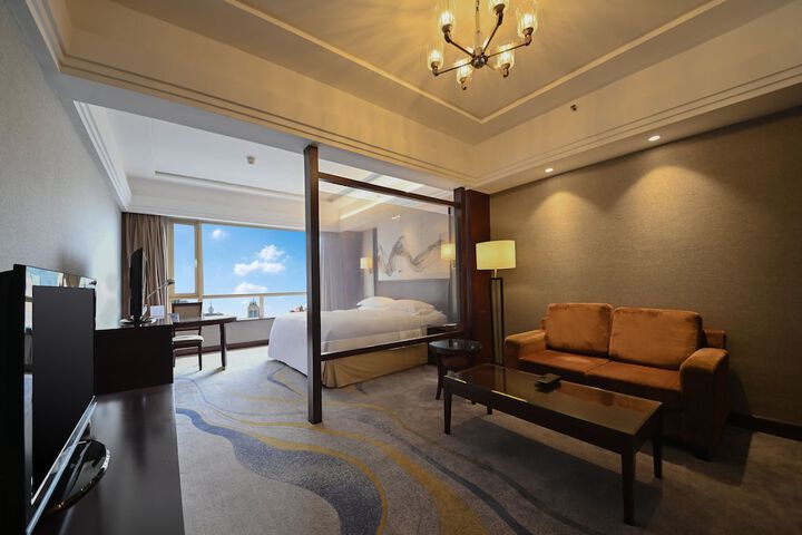Room 14 of 115