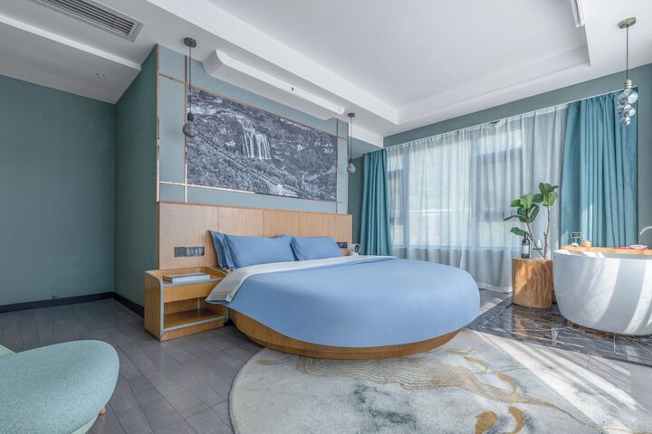 Room 2 of 25