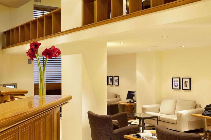 Entrance & Lobby