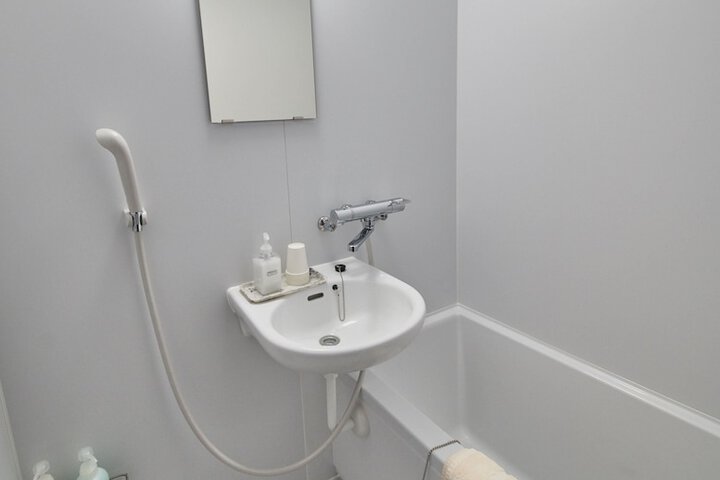 Room 12 of 25