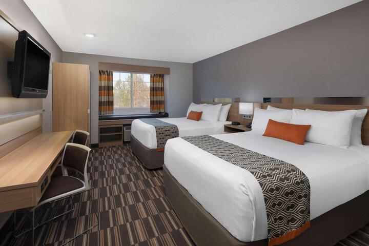 1 Queen Bed (2 of 17)