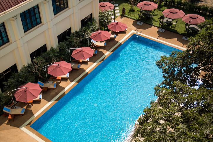 Pool 40 of 74